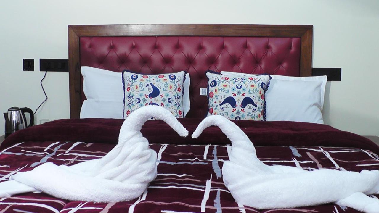 Hotel Jakhu Heights Shimla Extérieur photo